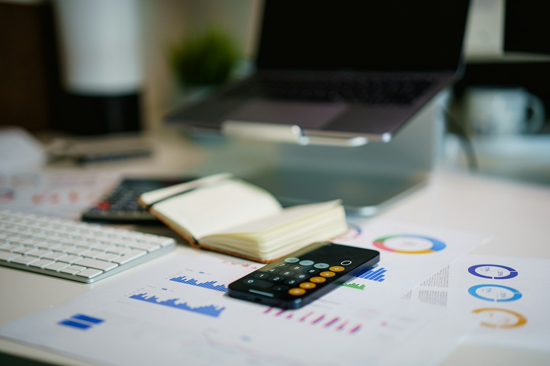 مستندات مالية وحساب المبالغ المتقابلة لشرح المقاصة القانونية في الكويت – منصة محامي الكويت