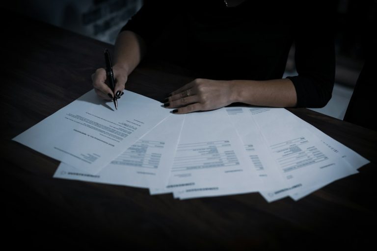 إعداد عريضة المعارضة في الحكم الغيابي الجزائي بالكويت - منصة محامي الكويت